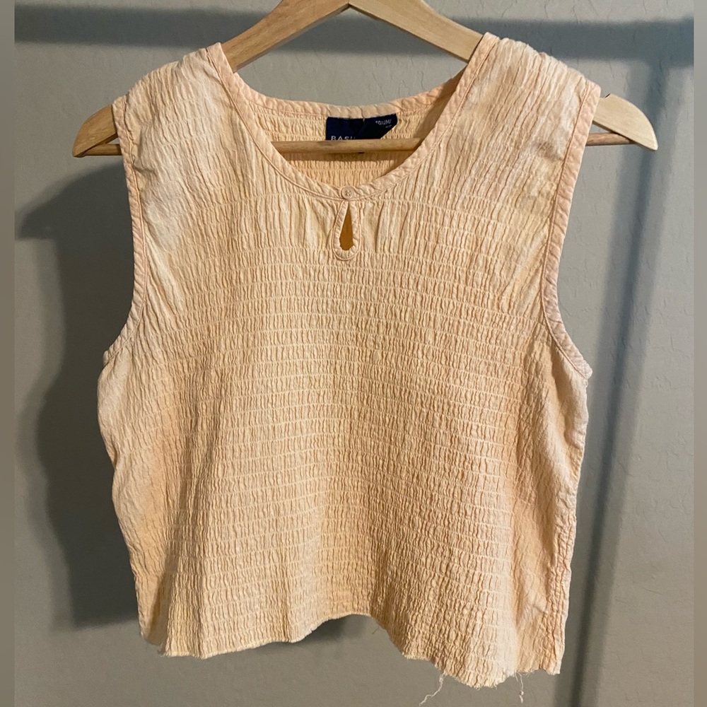 peach/salmon colored tank!